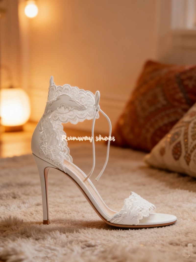 Luxury Lifestyle Shoes - Sepatu Pernikahan Putih dengan Tali Gesper