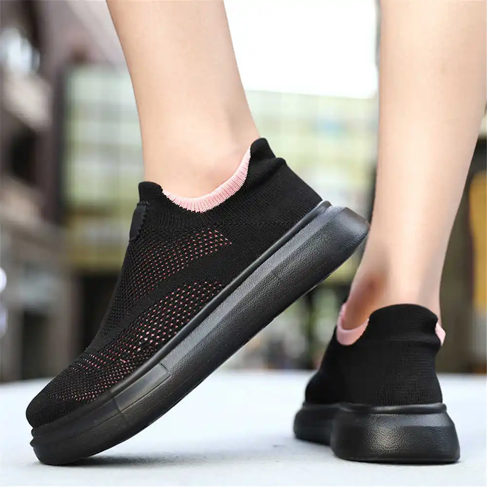 Luxury Lifestyle Of Celebrities - Stoking Platform sepatu cokelat untuk wanita