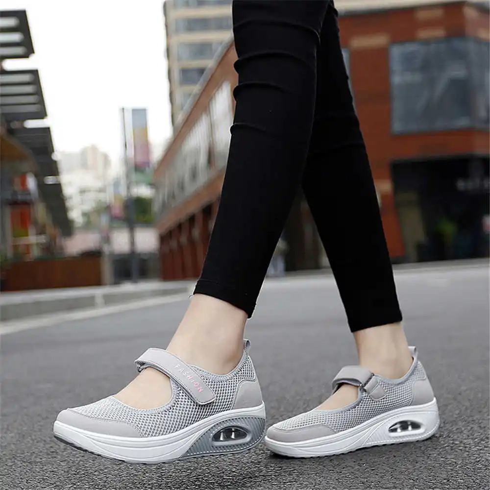 Luxury Lifestyle Of Celebrities - Sepatu Basket pria, sneaker olahraga warna